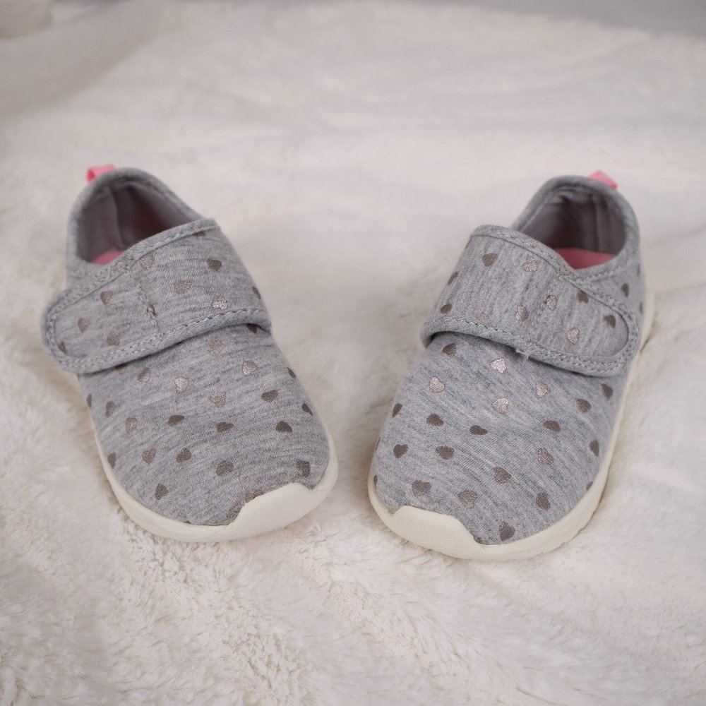 🩰 Carter's NWT Gray Silver Hearts Soft Girl Shoes Size 9 Bootie Slipper
